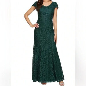 NWT ALEX EVENINGS- Long V-Neck Fit & Flare Corded Lace Gown with Cap Sleeves